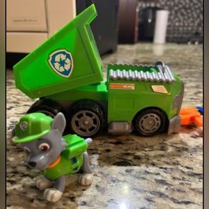 Paw Patrol – Rocky's Recycle Dump Truck Vehicle with Rocky Figure